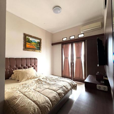 Hens Guesthouse Syariah Gadobangkong ภายนอก รูปภาพ