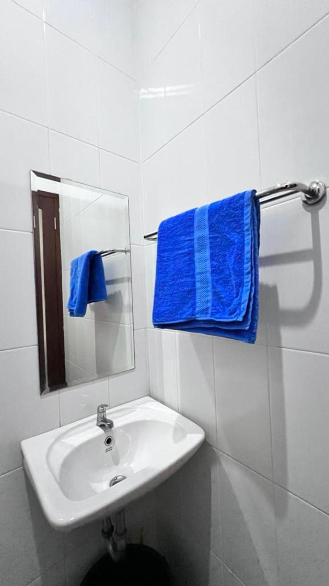 Hens Guesthouse Syariah Gadobangkong ภายนอก รูปภาพ