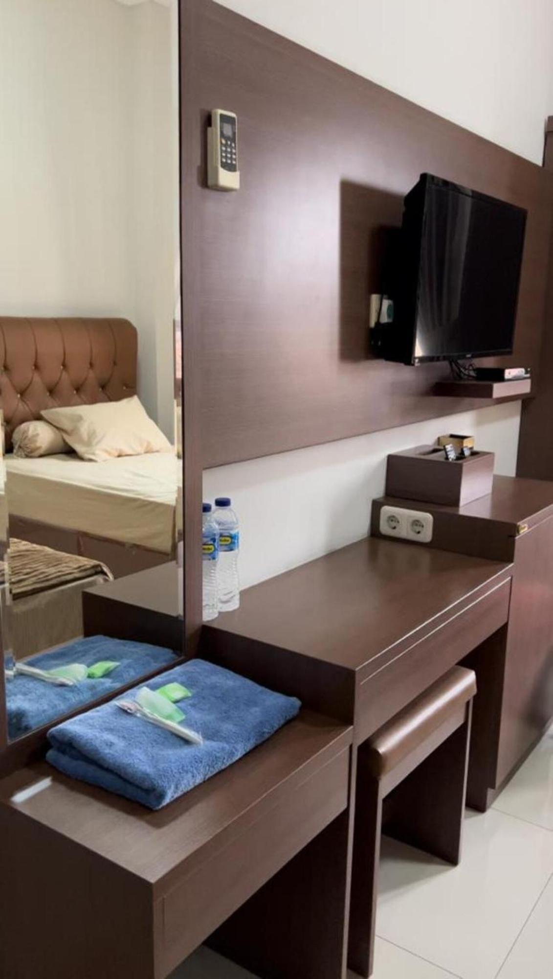 Hens Guesthouse Syariah Gadobangkong ภายนอก รูปภาพ
