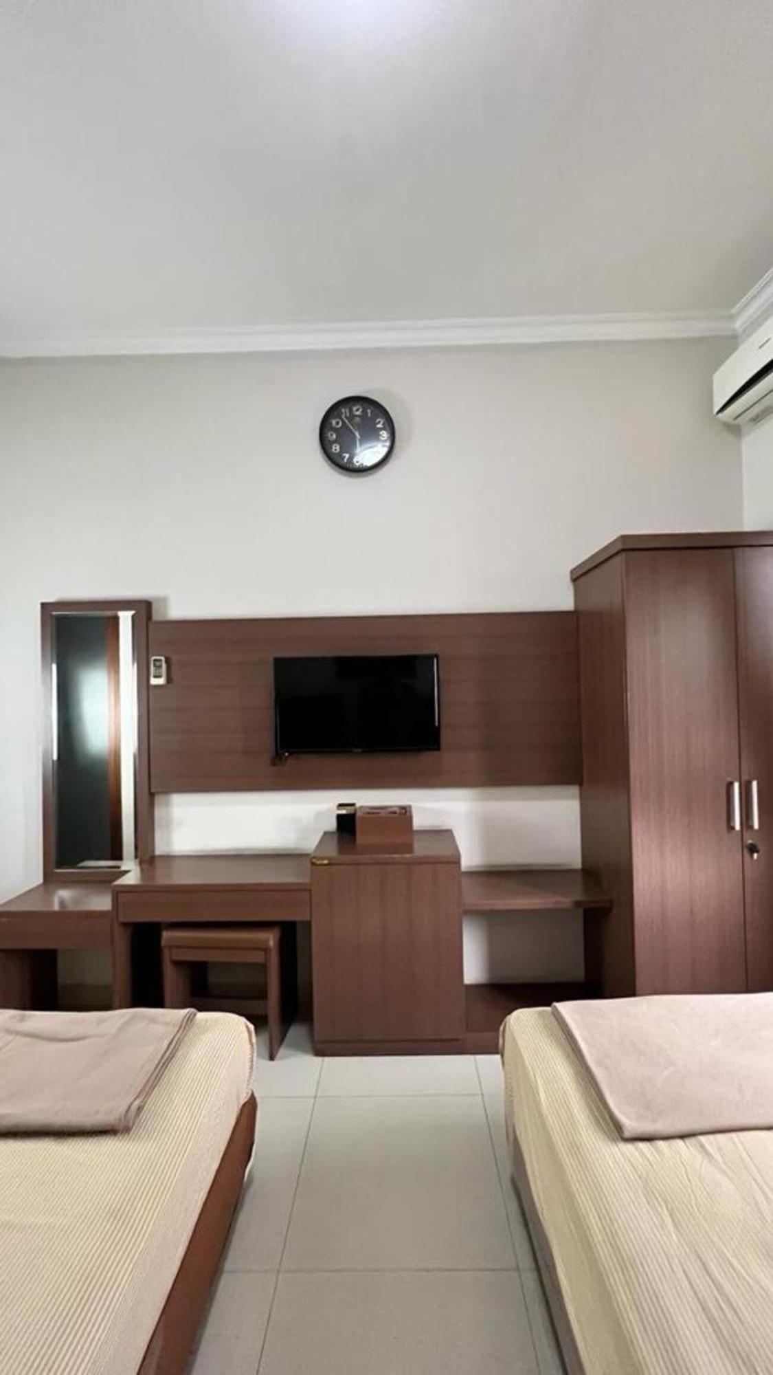 Hens Guesthouse Syariah Gadobangkong ภายนอก รูปภาพ